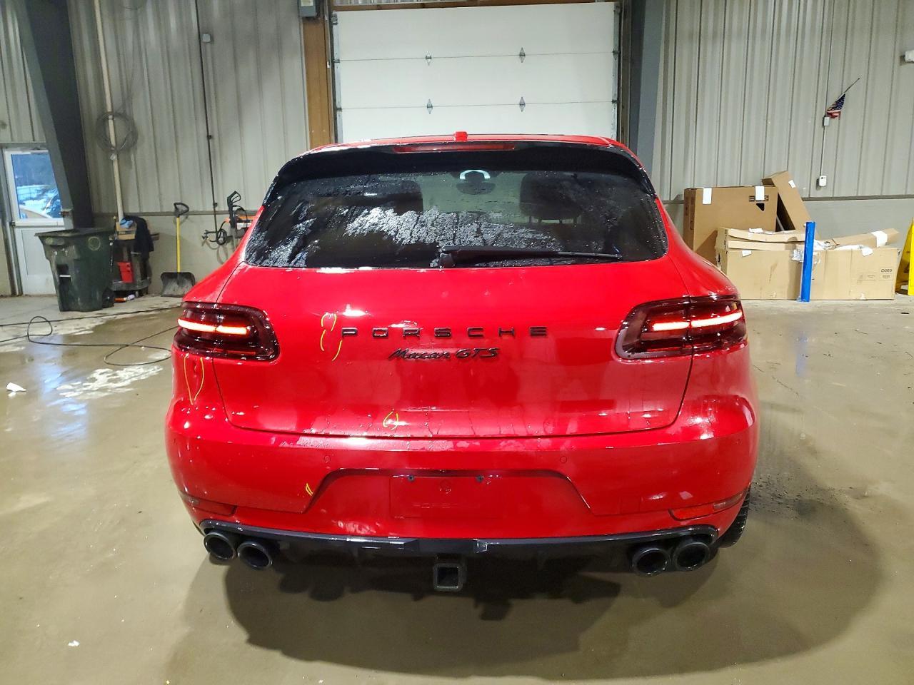 2017 PORSCHE Macan