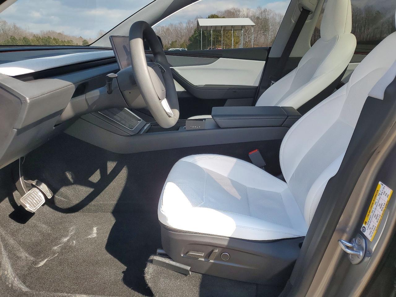 2026 TESLA MODEL Y