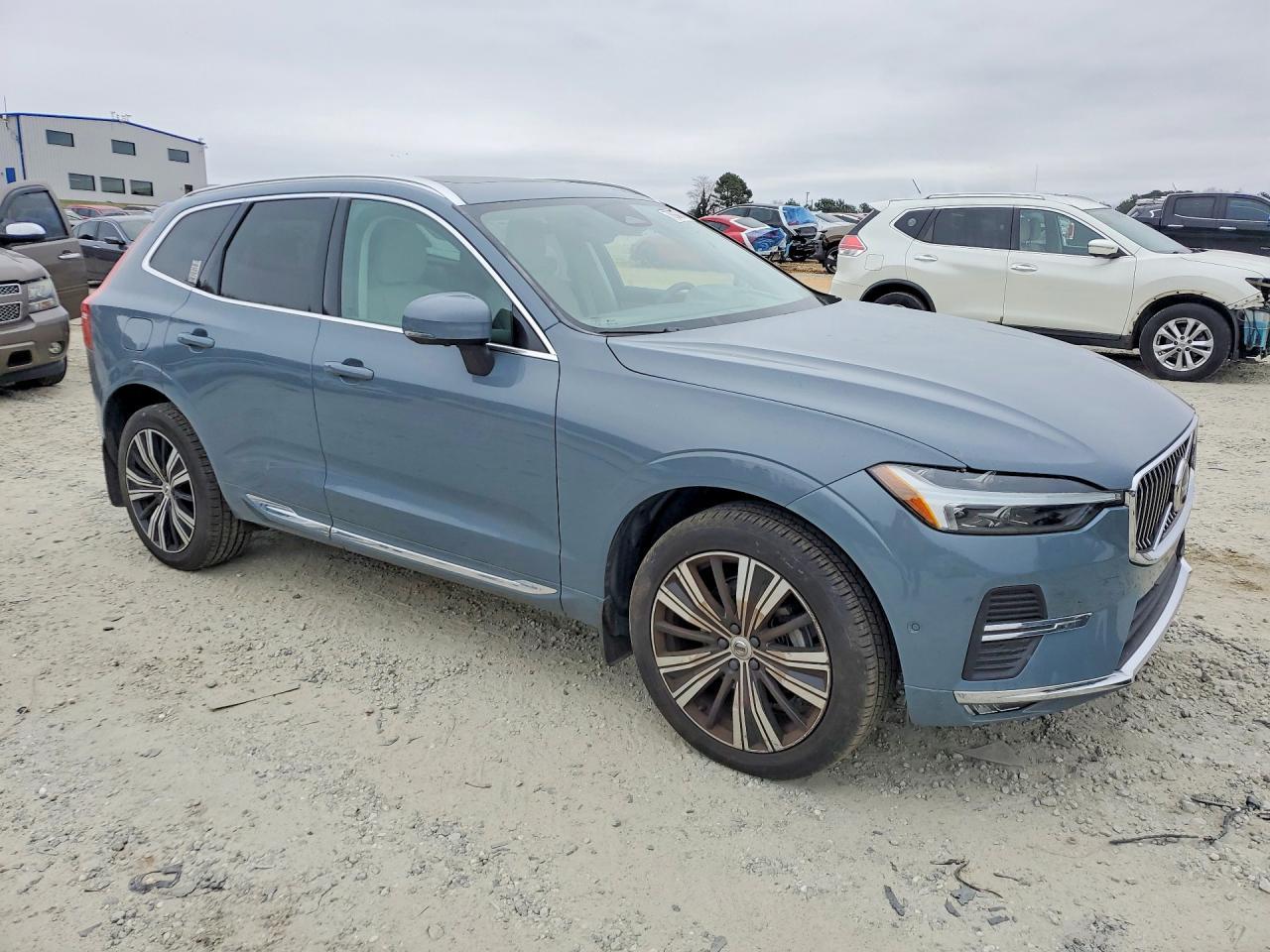 2023 VOLVO XC60