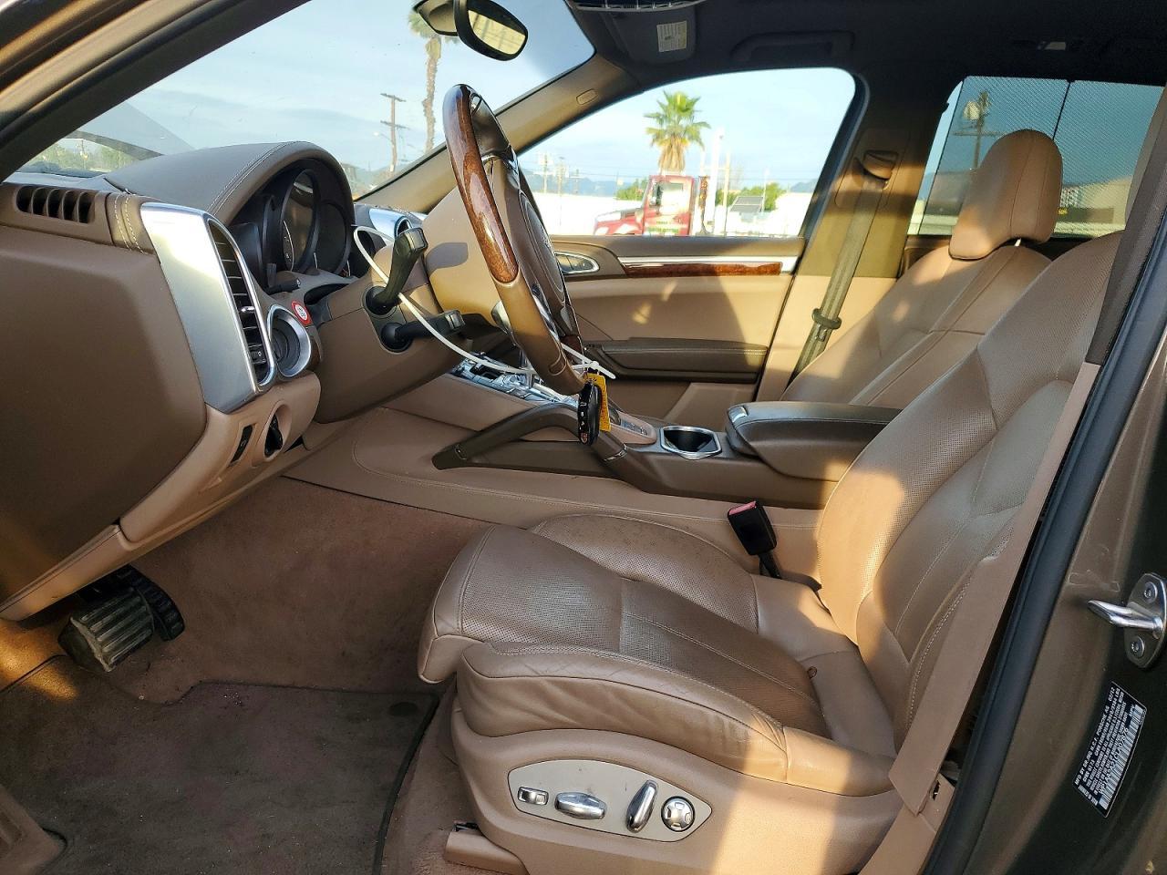 2012 PORSCHE CAYENNE
