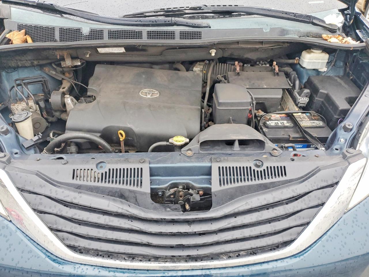 2012 TOYOTA SIENNA