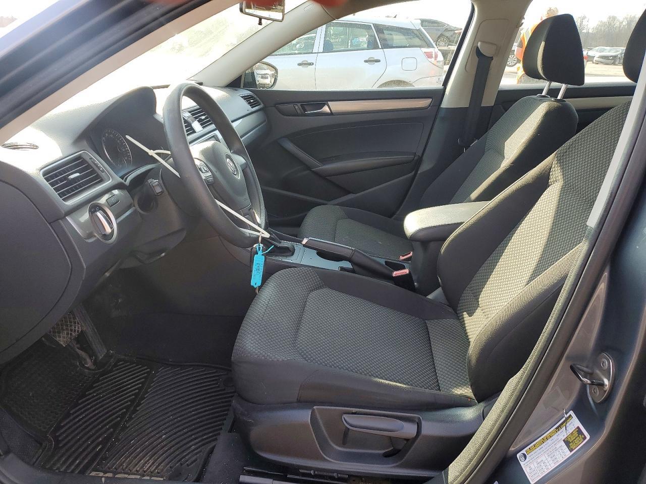 2012 VOLKSWAGEN Passat