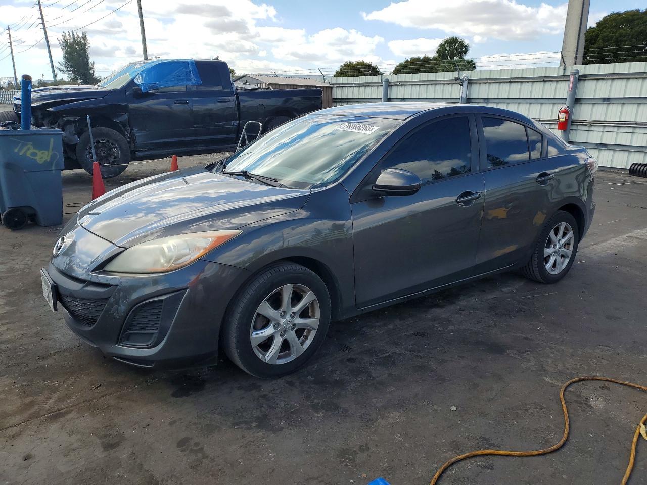 2010 MAZDA 3
