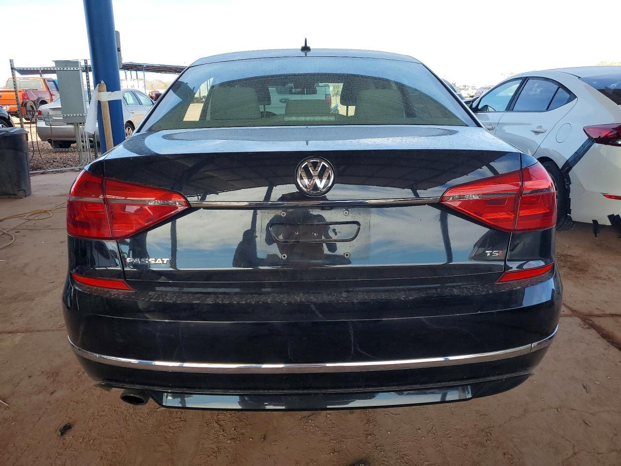 2016 VOLKSWAGEN Passat