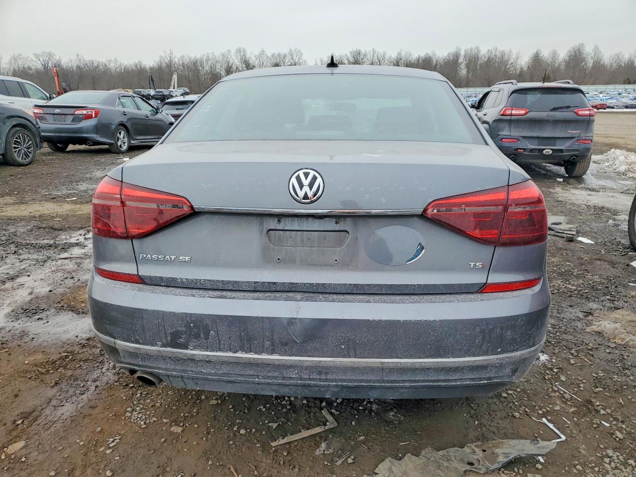 2017 VOLKSWAGEN Passat