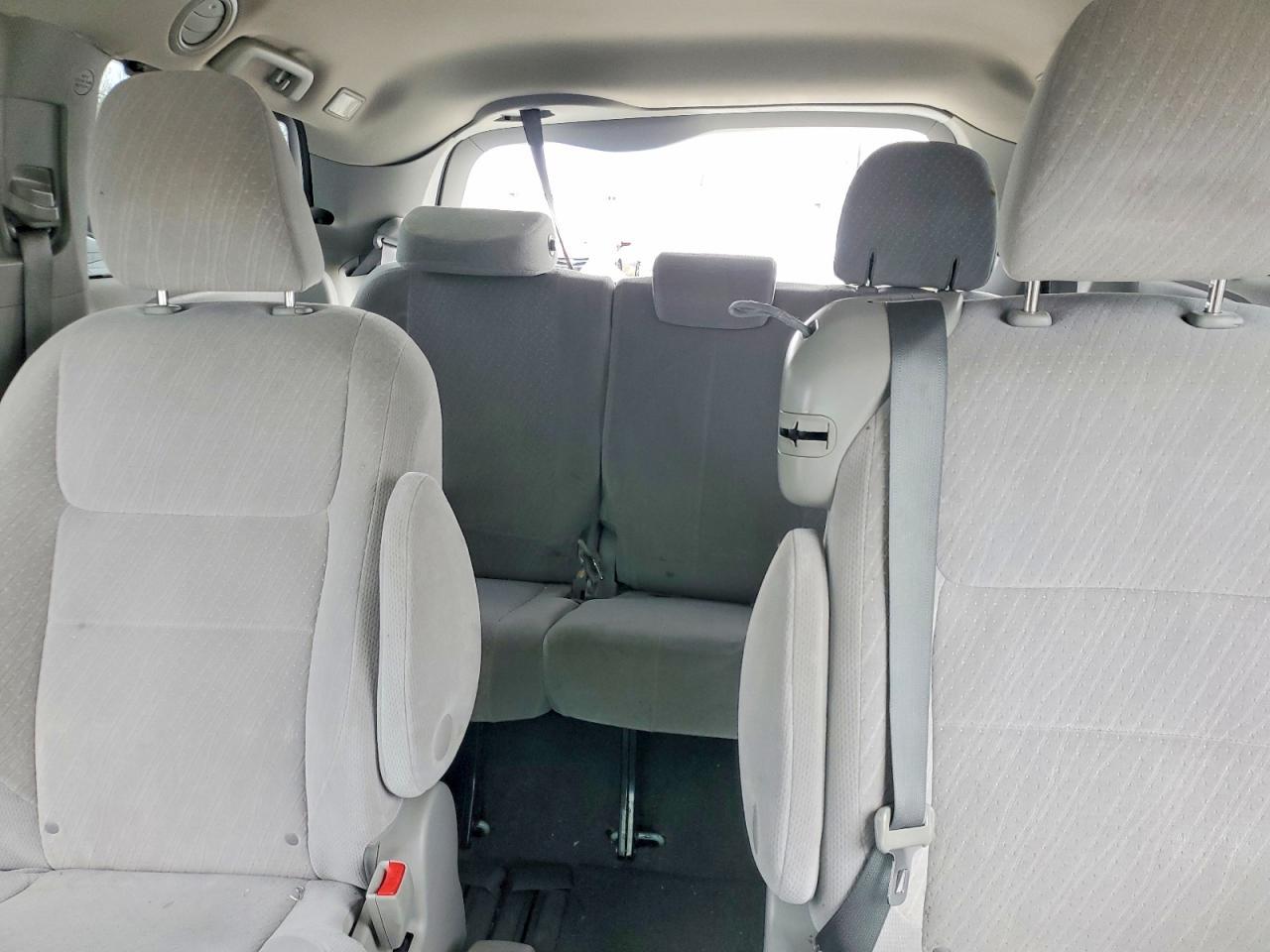 2016 TOYOTA SIENNA
