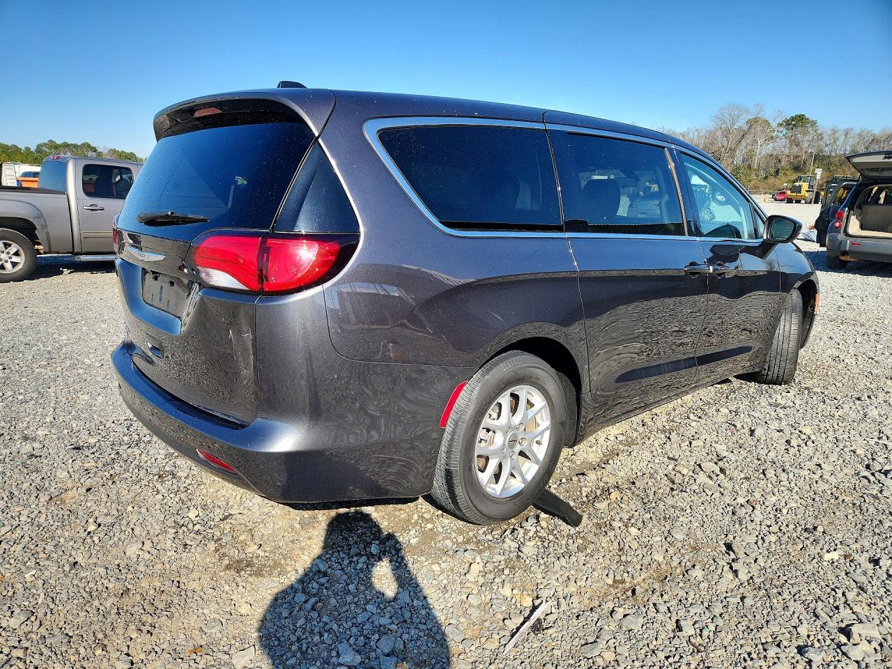 2022 CHRYSLER Voyager