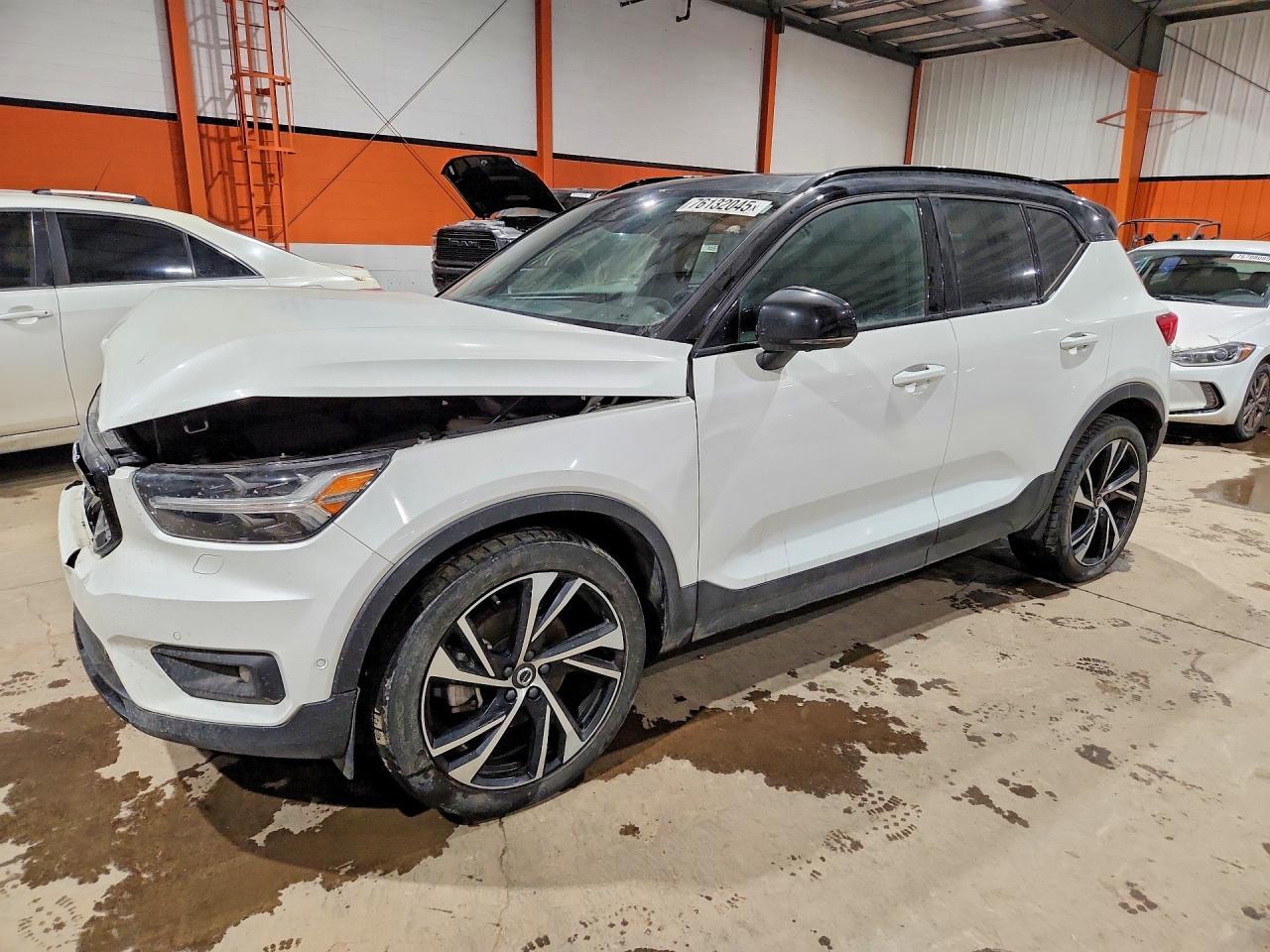 2020 VOLVO XC40
