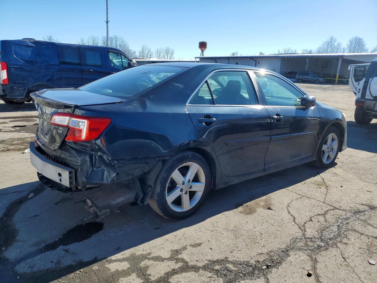 2014 TOYOTA CAMRY