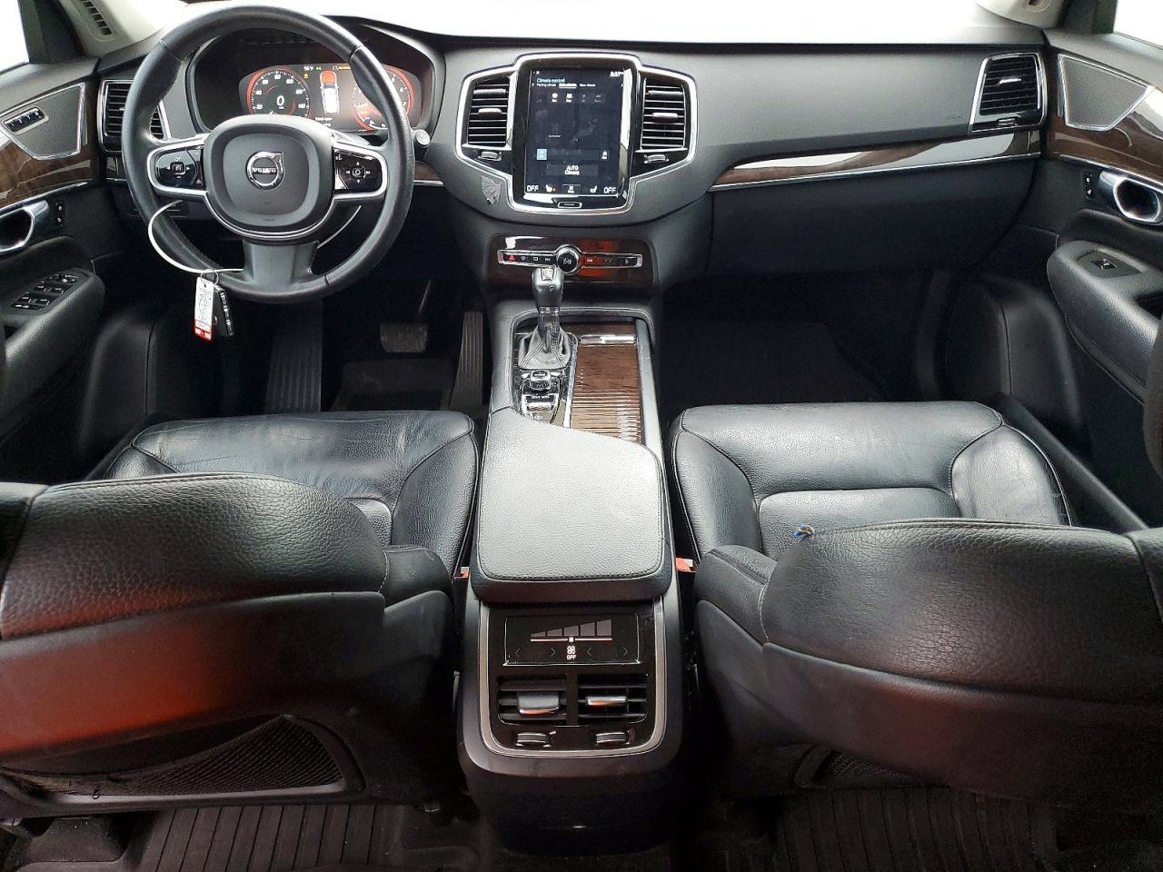 2017 VOLVO XC90