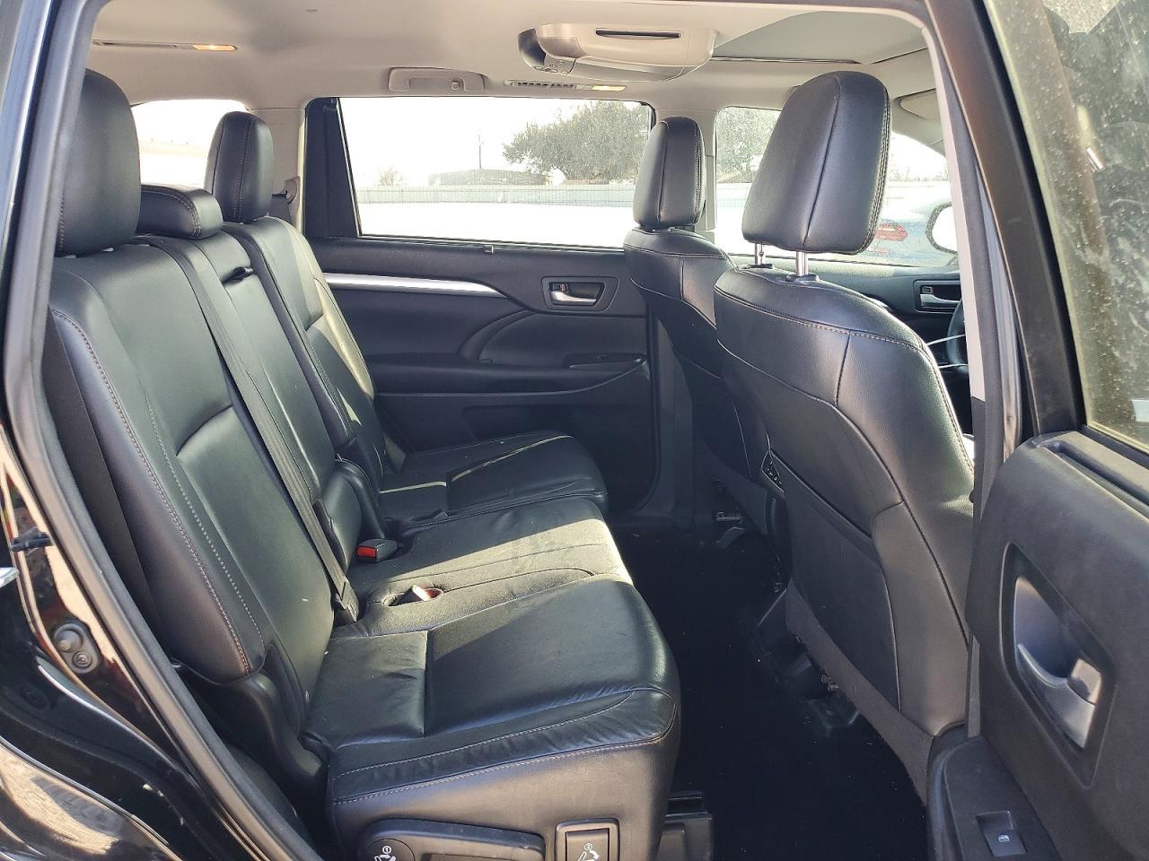 2016 TOYOTA HIGHLANDER