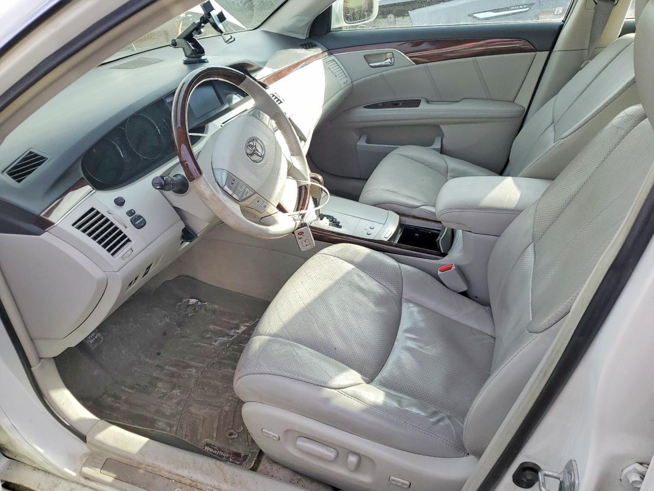 2010 TOYOTA Avalon