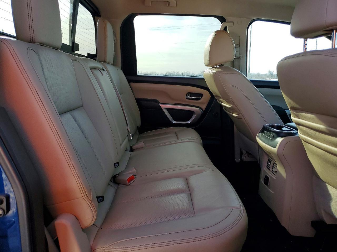 2016 NISSAN Titan