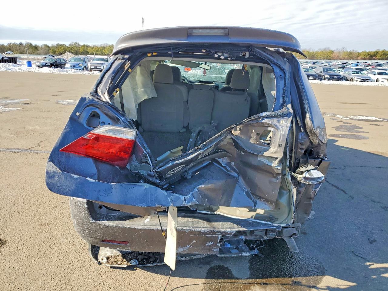 2011 TOYOTA SIENNA