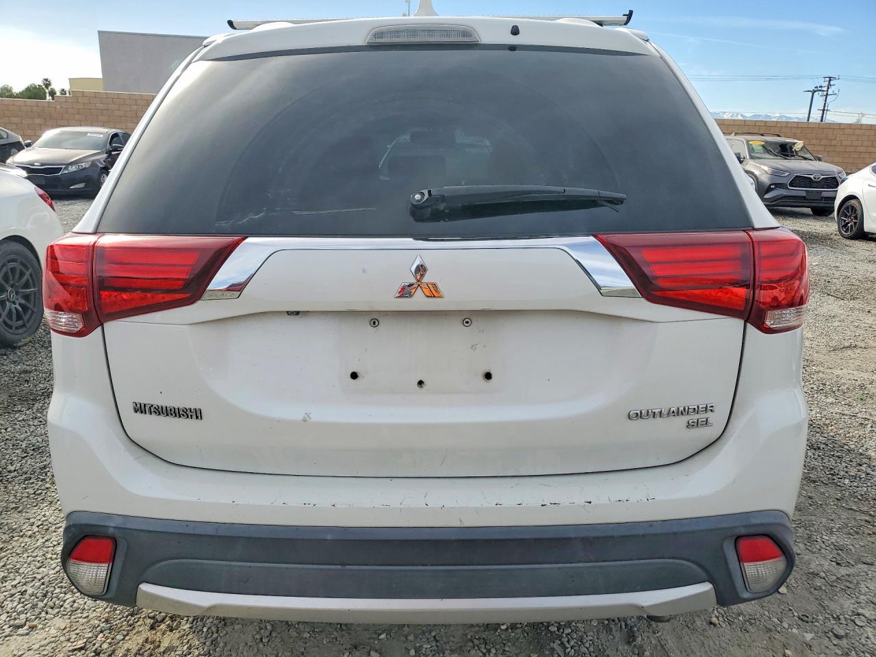 2018 MITSUBISHI outlander