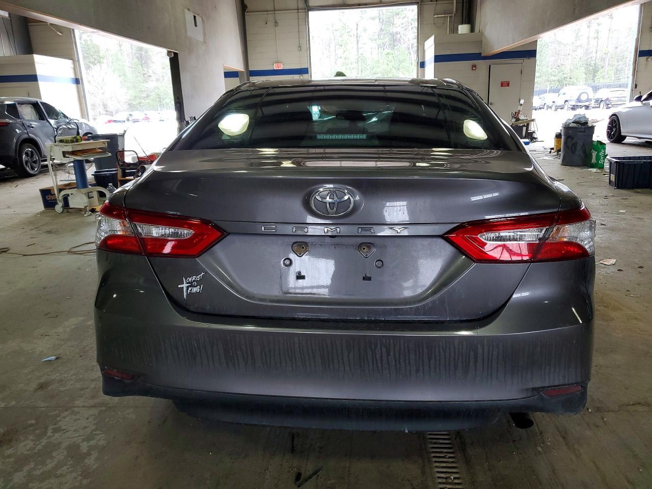 2018 TOYOTA CAMRY