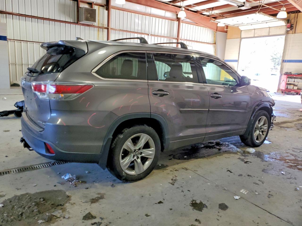 2016 TOYOTA HIGHLANDER