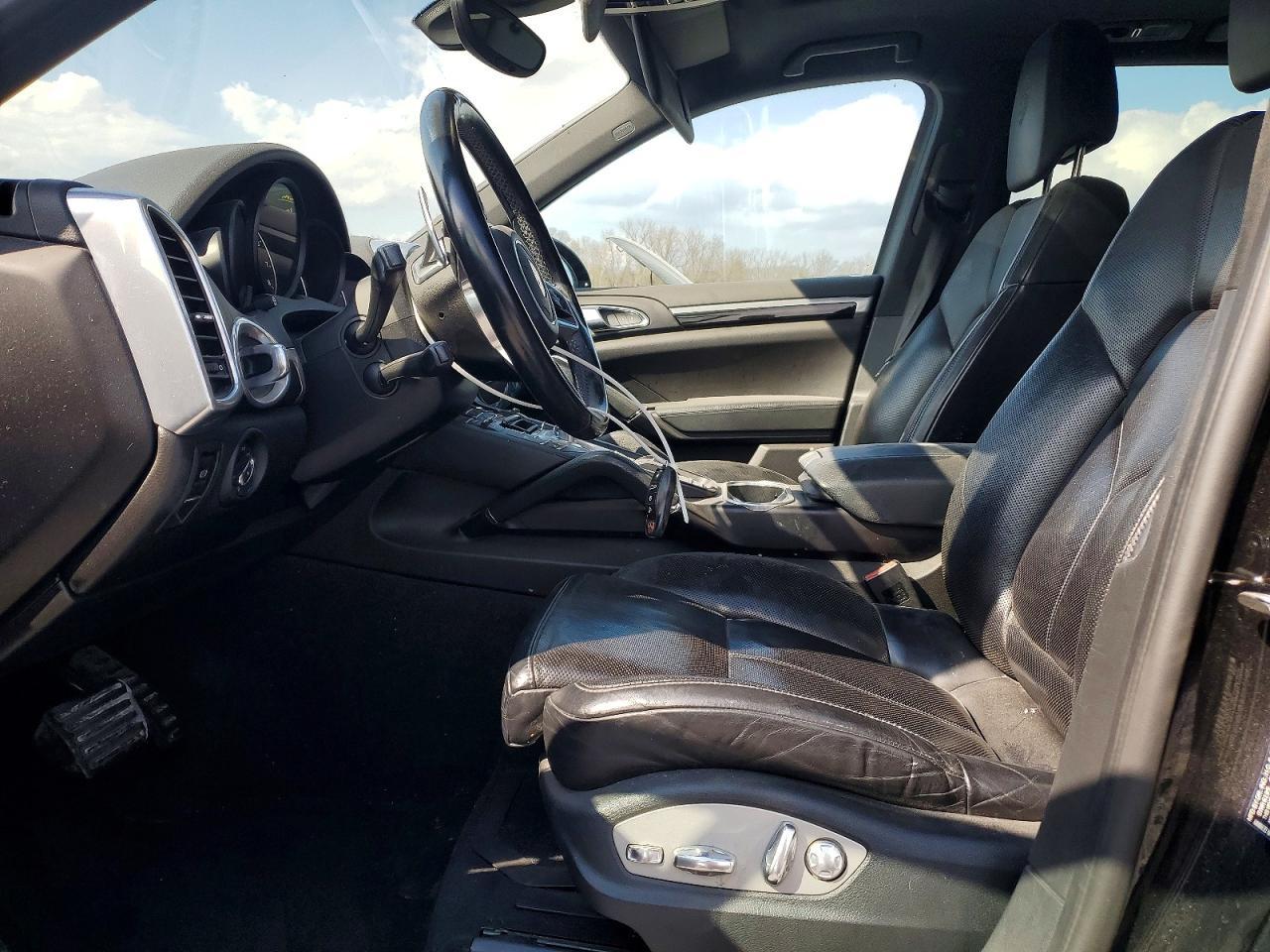 2017 PORSCHE CAYENNE