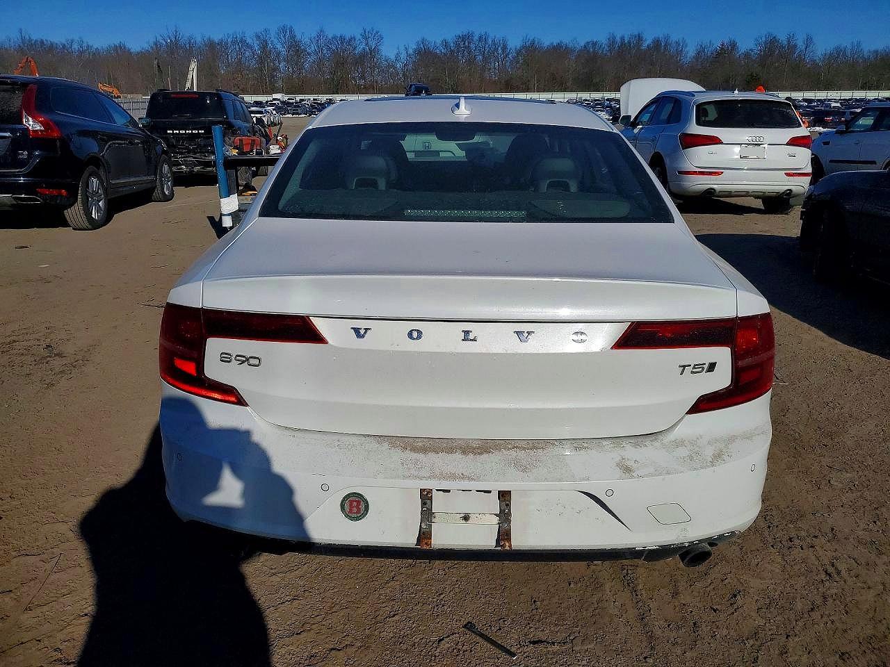 2018 VOLVO S90