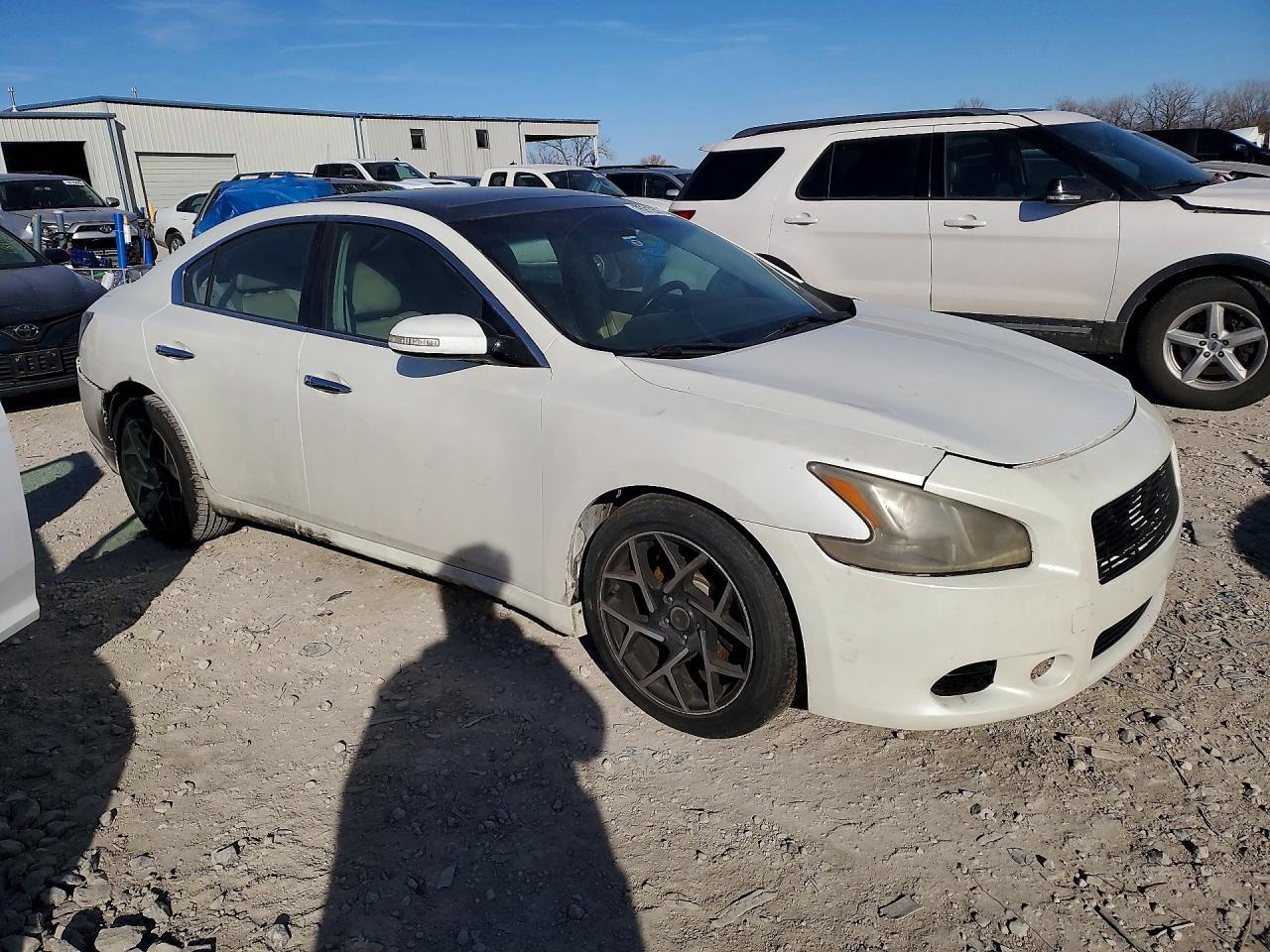 2014 NISSAN Maxima