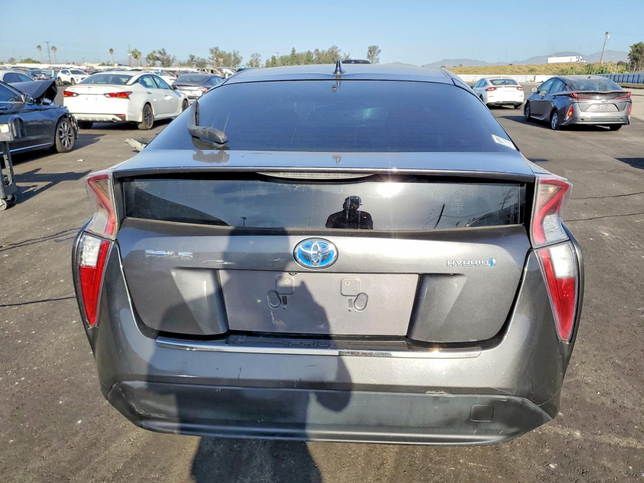 2016 TOYOTA PRIUS