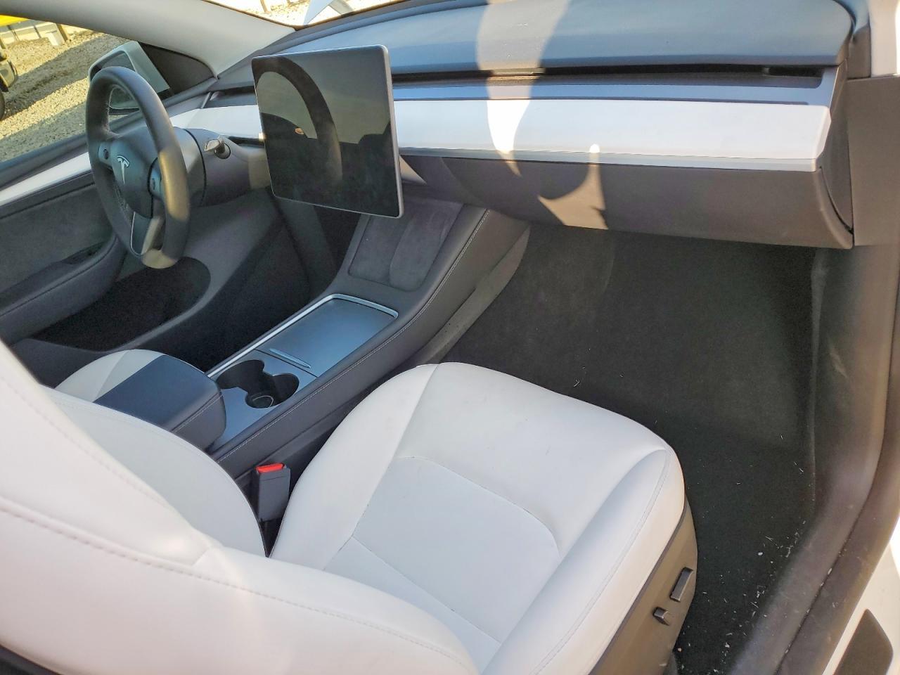 2025 TESLA MODEL Y