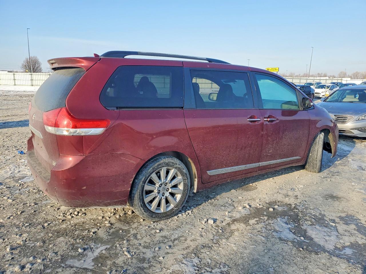 2014 TOYOTA SIENNA