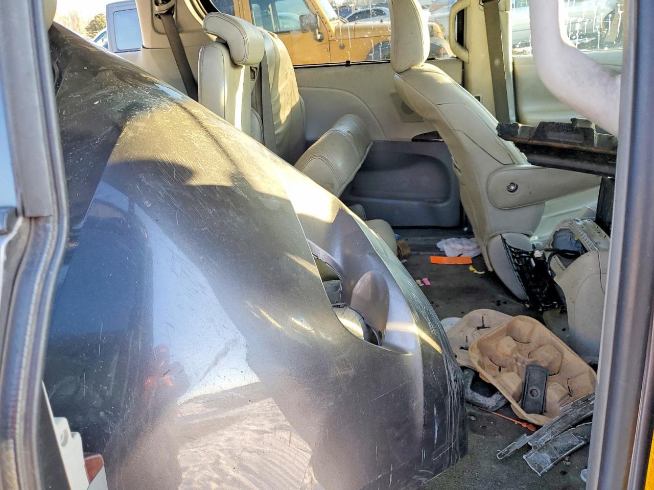 2012 TOYOTA SIENNA