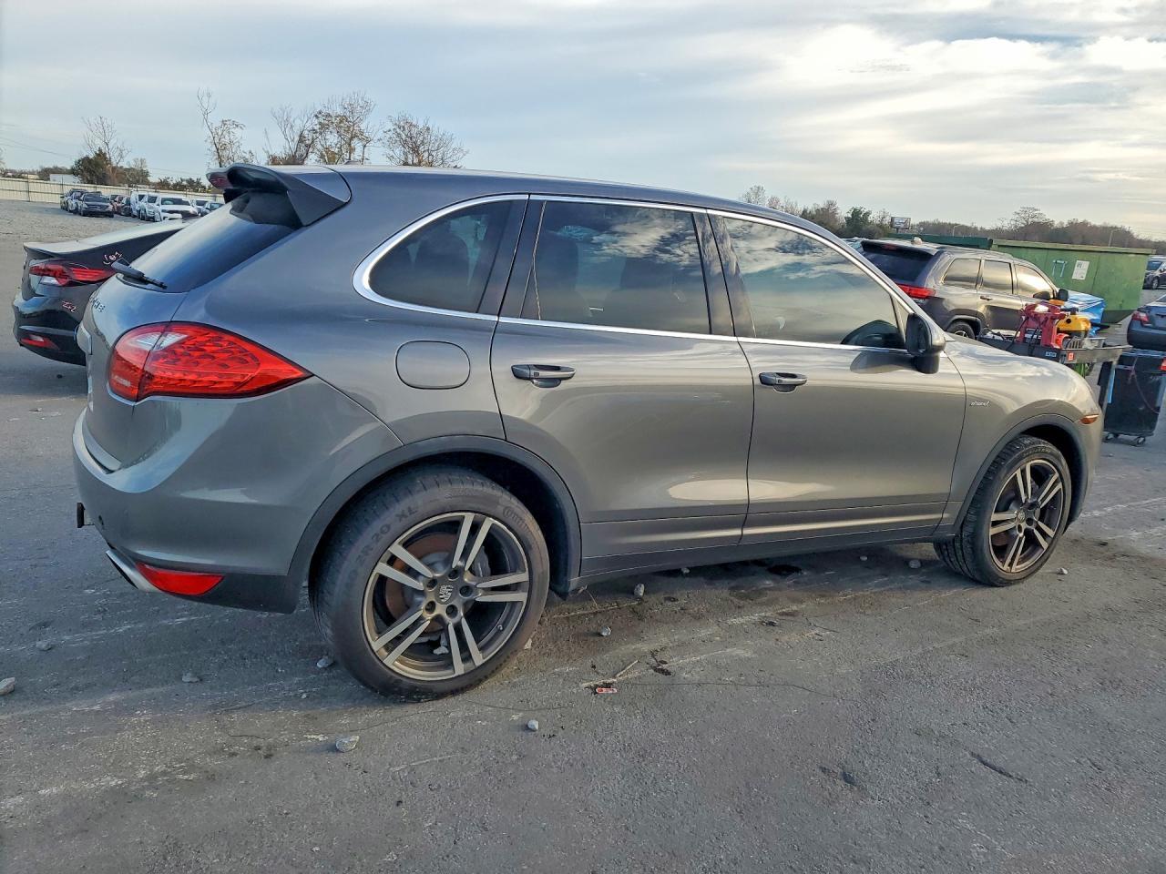 2013 PORSCHE CAYENNE