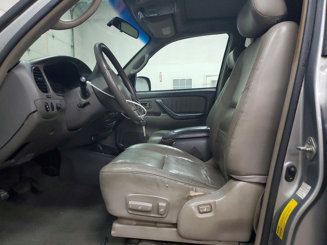 2002 TOYOTA Sequoia