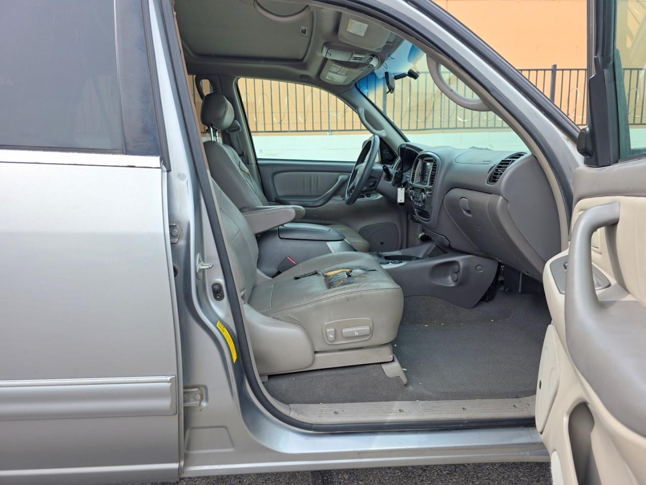 2002 TOYOTA Sequoia