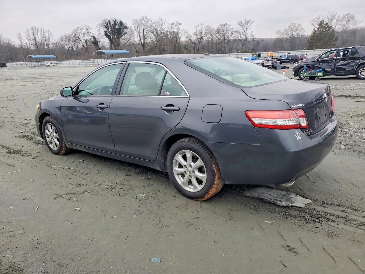 2011 TOYOTA CAMRY