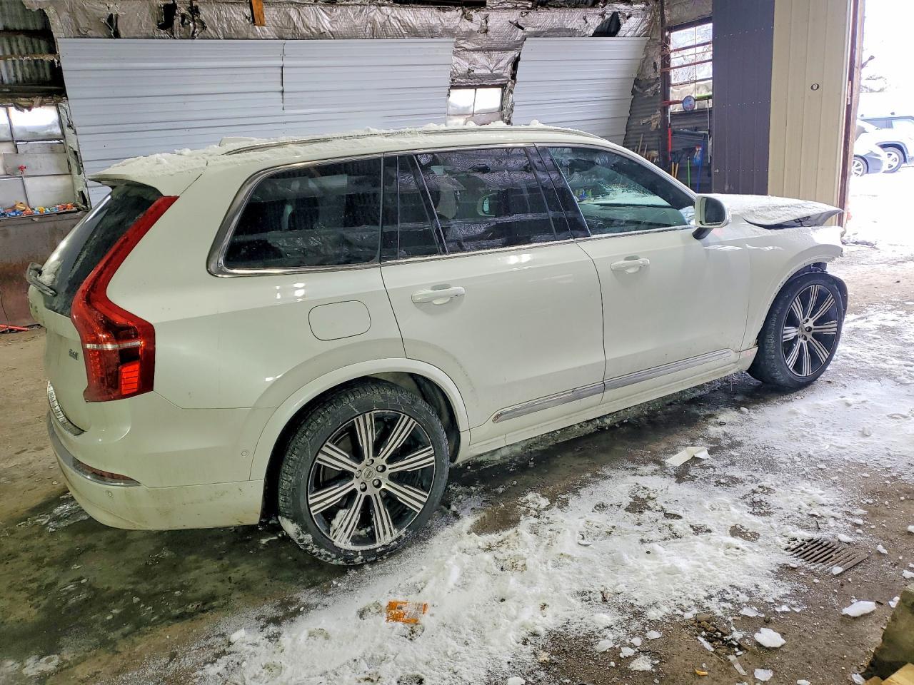 2023 VOLVO XC90
