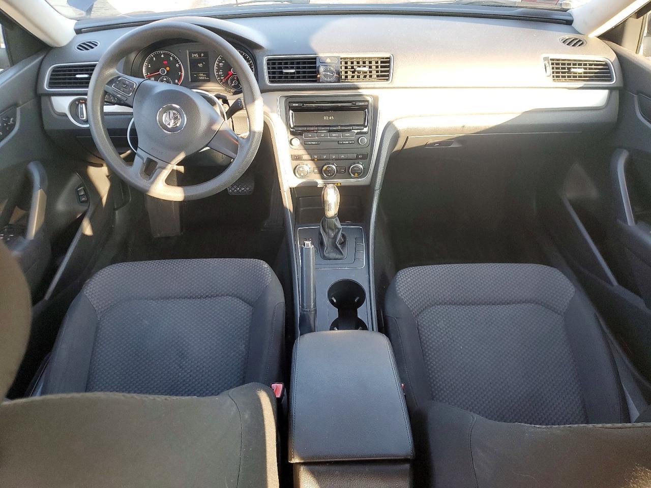 2012 VOLKSWAGEN Passat