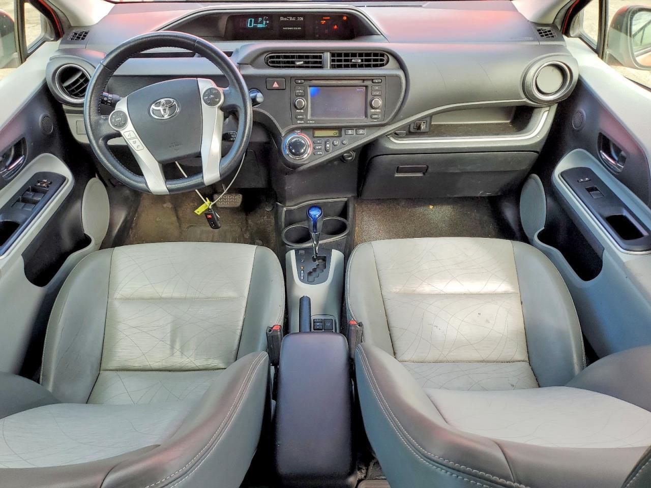 2014 TOYOTA Prius c