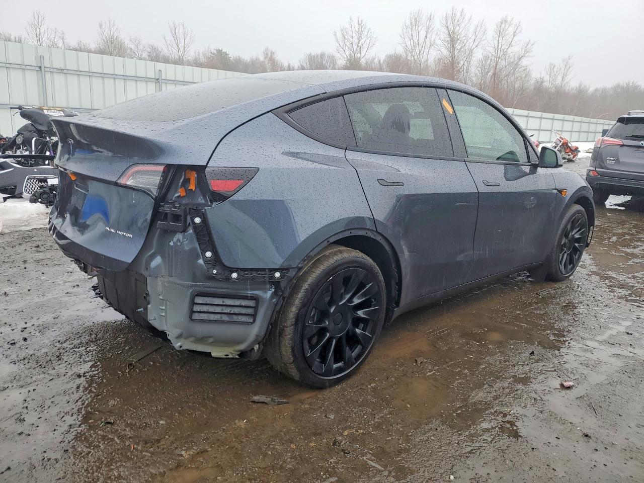 2024 TESLA MODEL Y