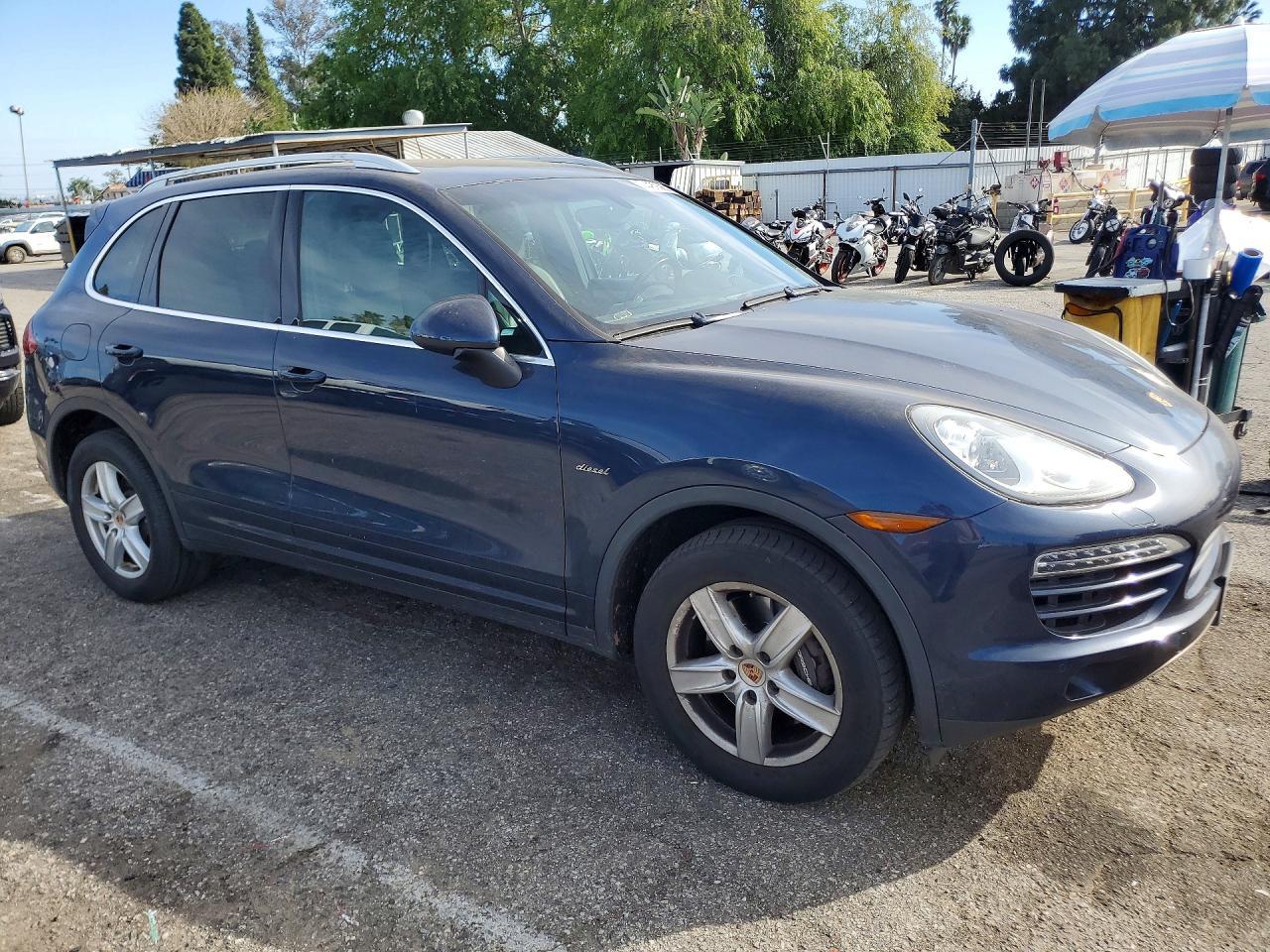2014 PORSCHE CAYENNE