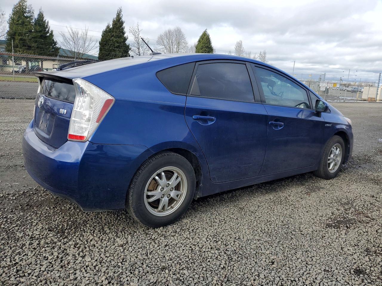 2011 TOYOTA PRIUS