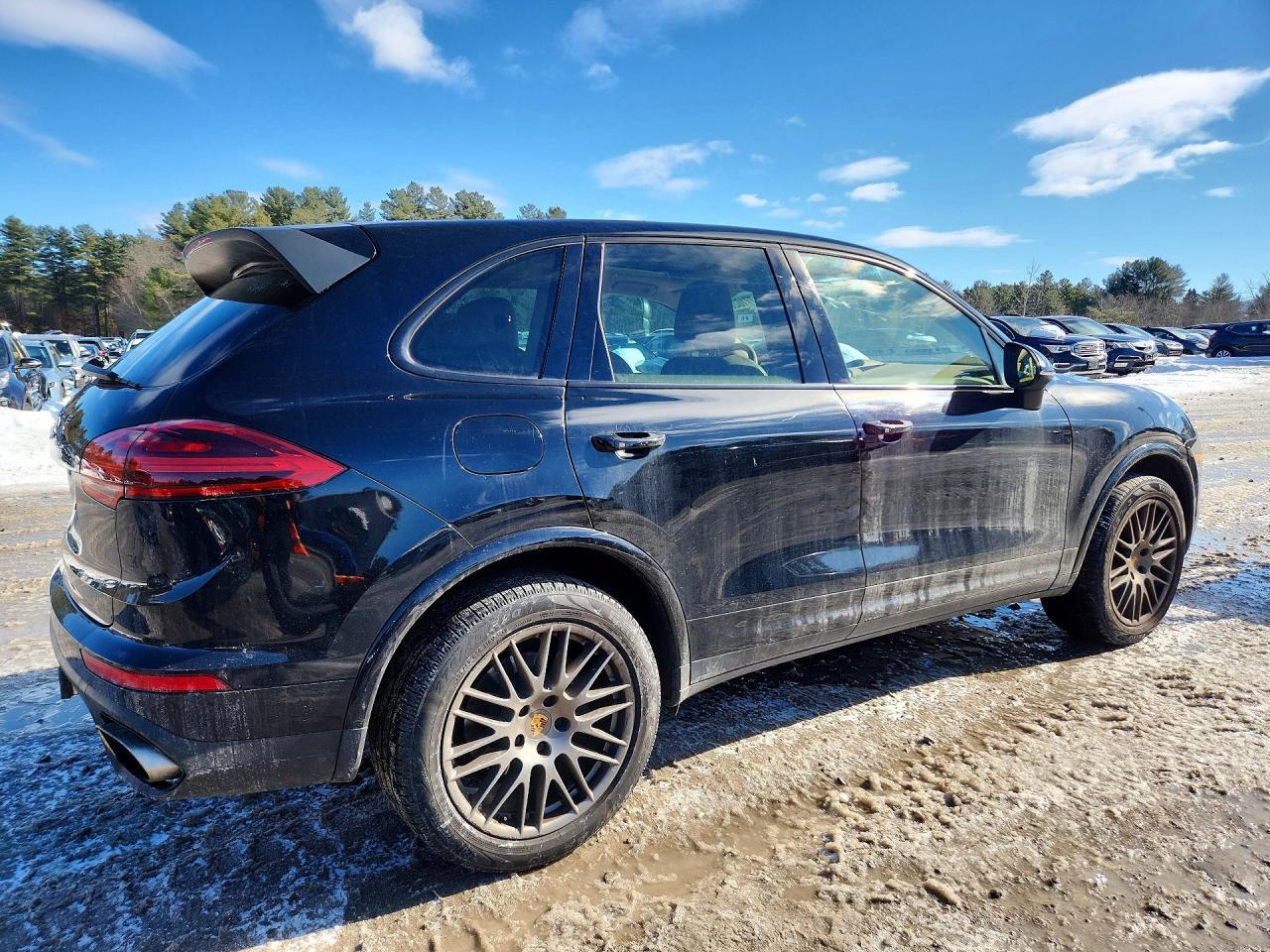 2017 PORSCHE CAYENNE