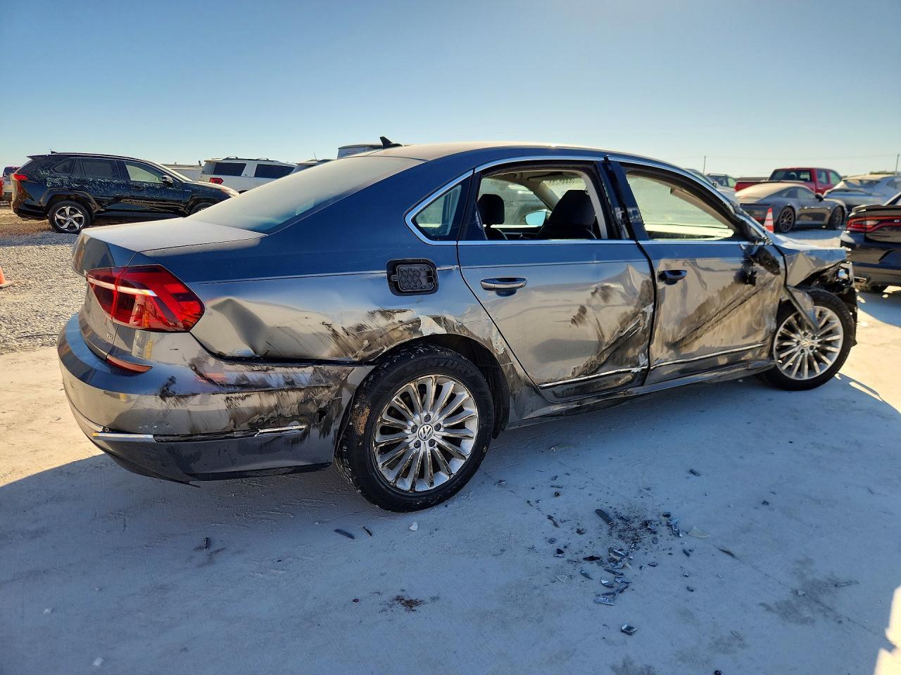 2017 VOLKSWAGEN Passat