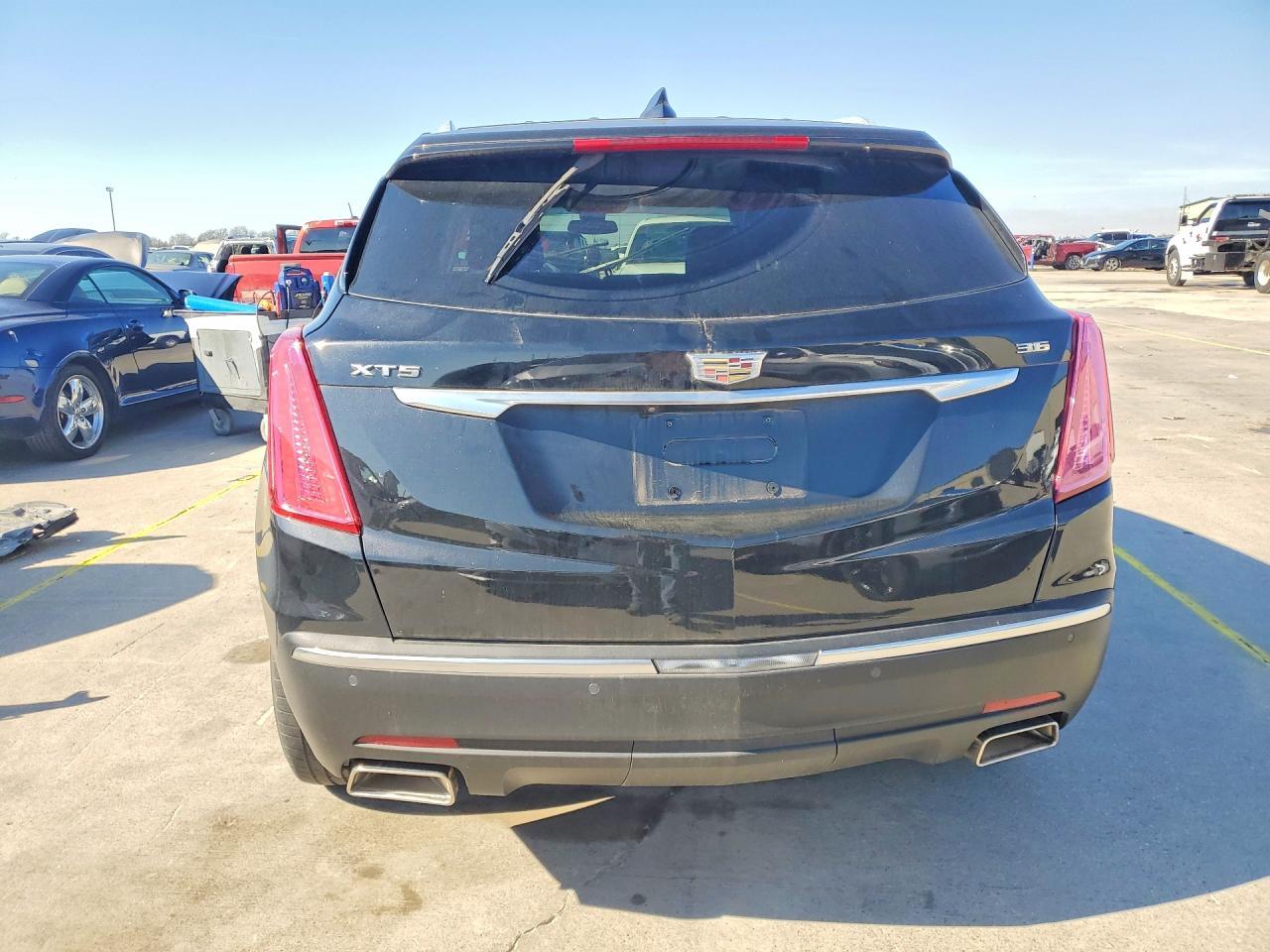 2017 CADILLAC XT5