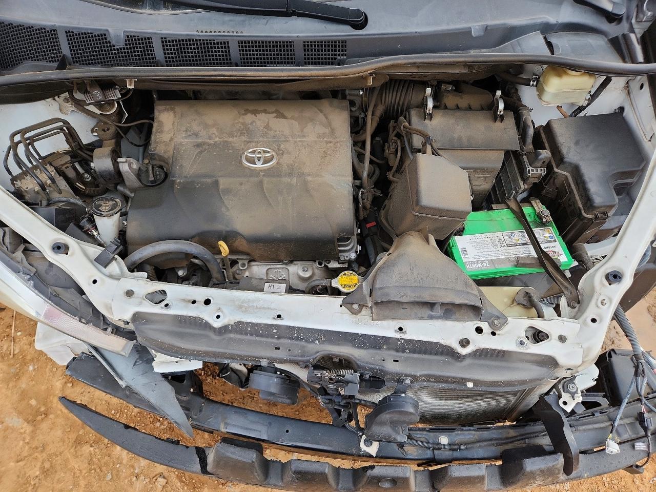2016 TOYOTA SIENNA