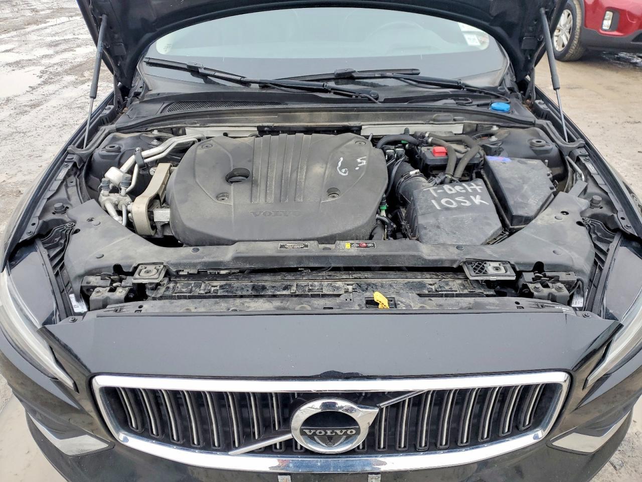2022 VOLVO S60