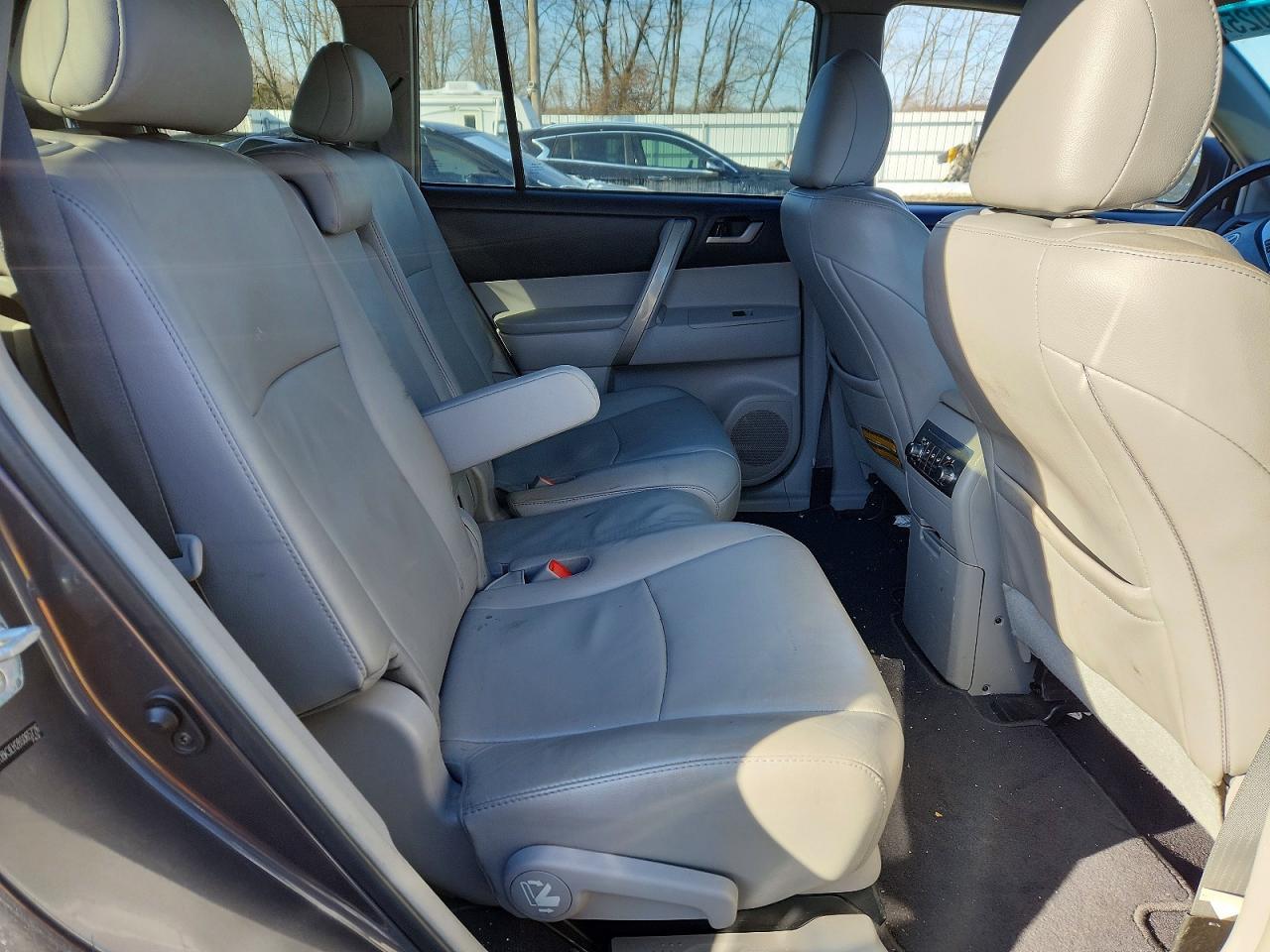 2011 TOYOTA HIGHLANDER