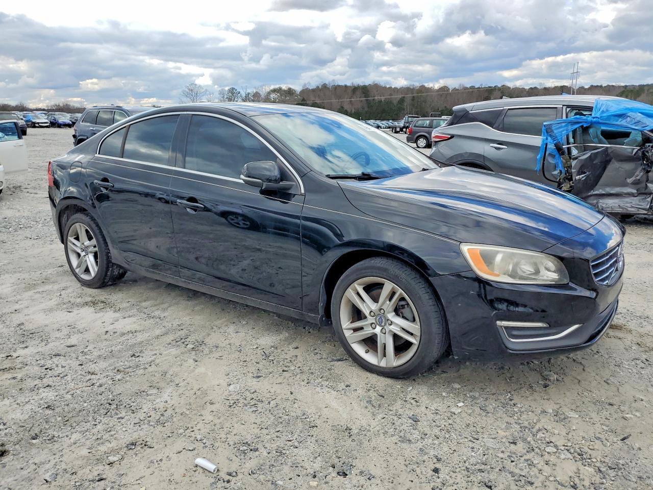 2015 VOLVO S60