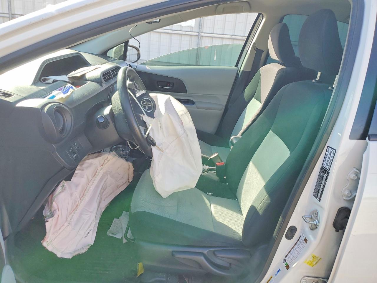 2013 TOYOTA Prius c