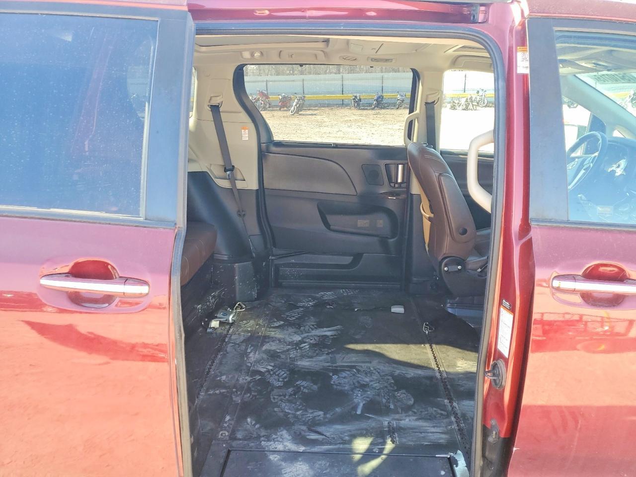 2019 TOYOTA SIENNA