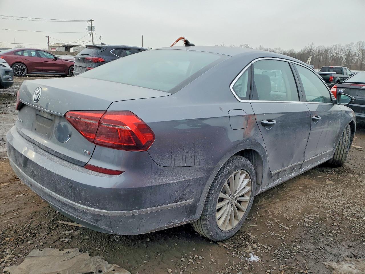 2017 VOLKSWAGEN Passat