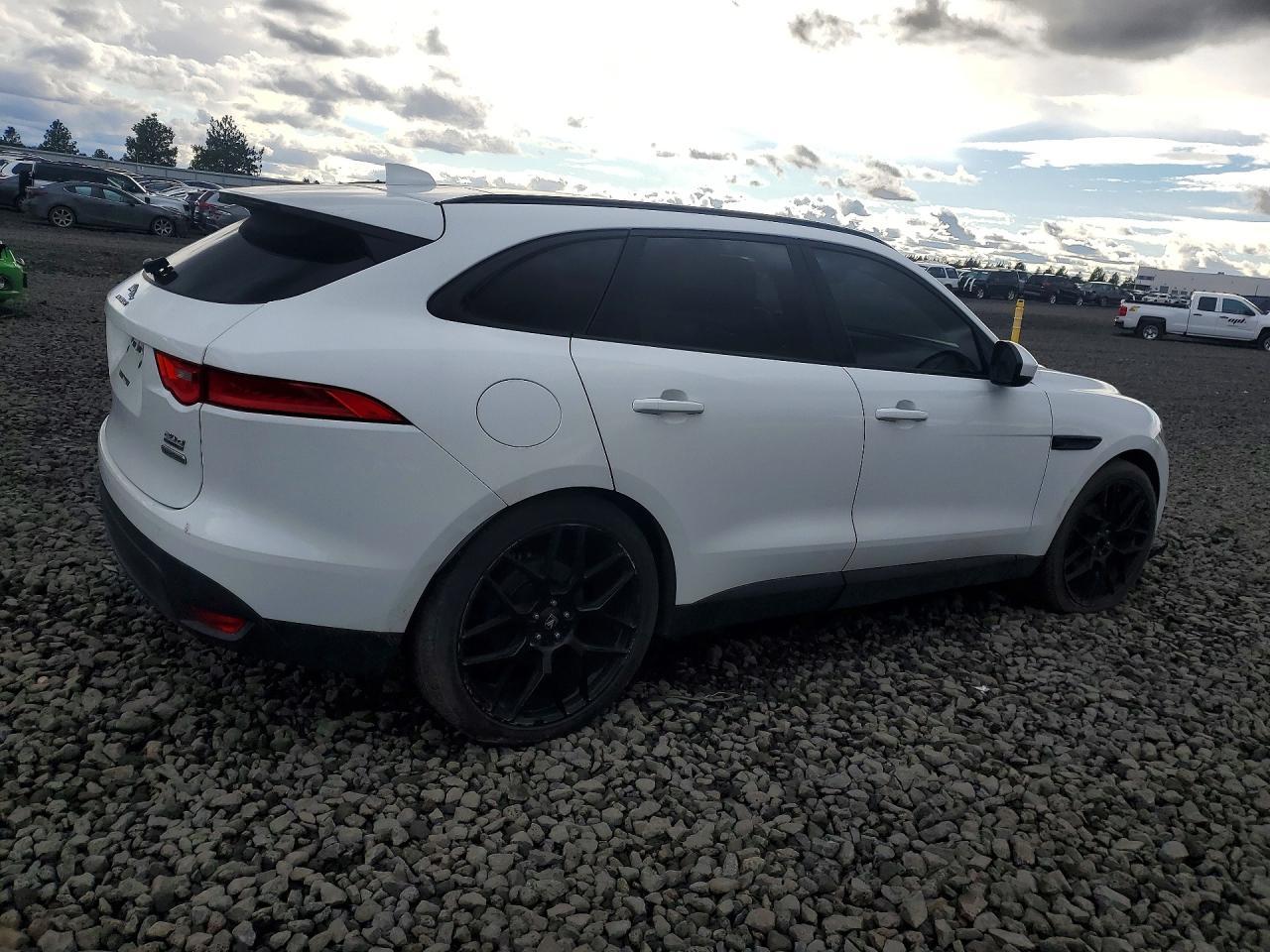 2017 JAGUAR F-Pace