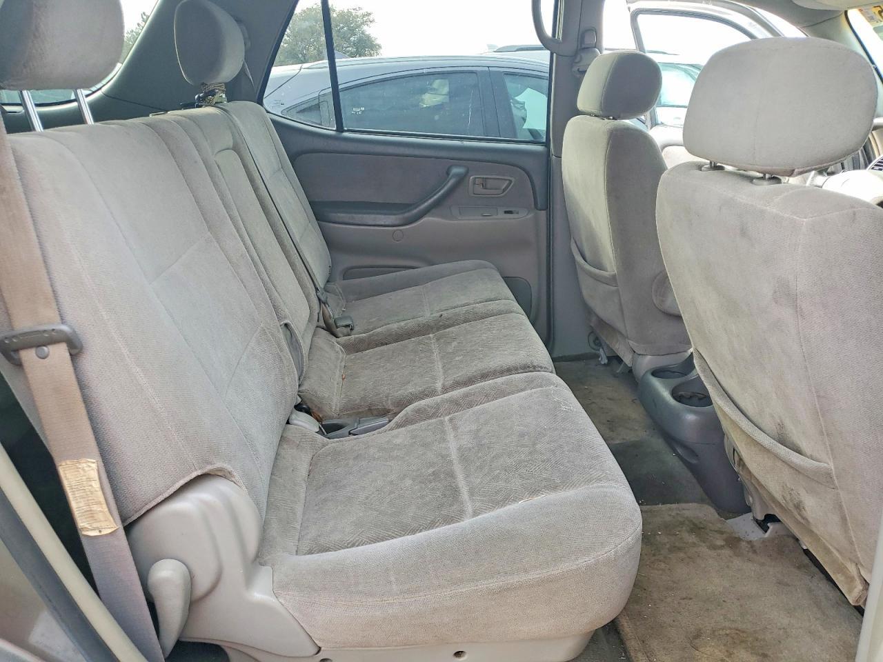 2004 TOYOTA Sequoia